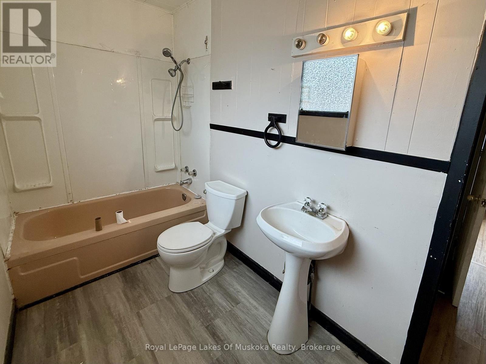 












104 ONTARIO STREET

,
Burk's Falls,




Ontario
P0A1C0

