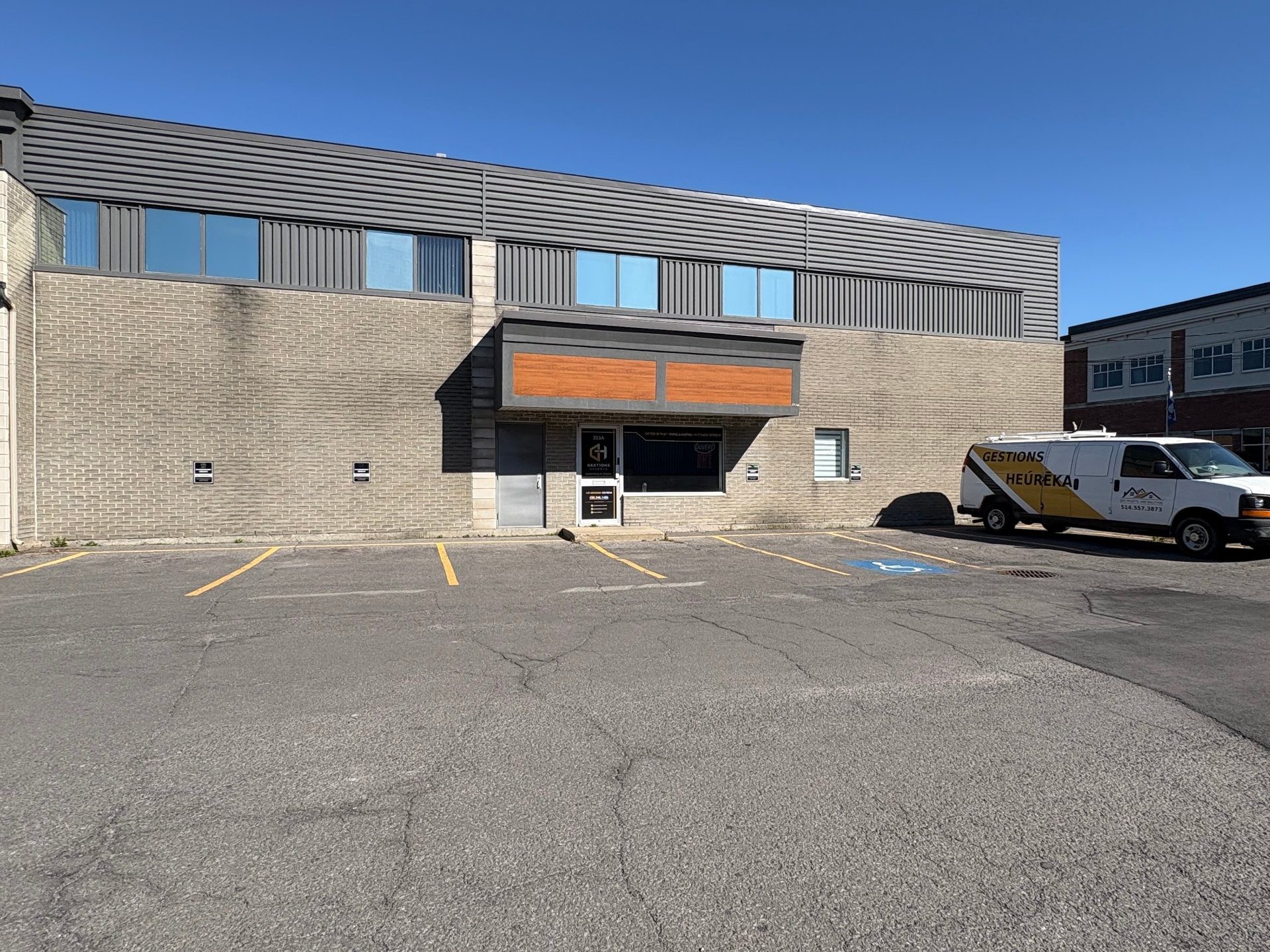 









355


Boul. du Séminaire N.

, 2,
Saint-Jean-sur-Richelieu,




QC
J3B8C5

