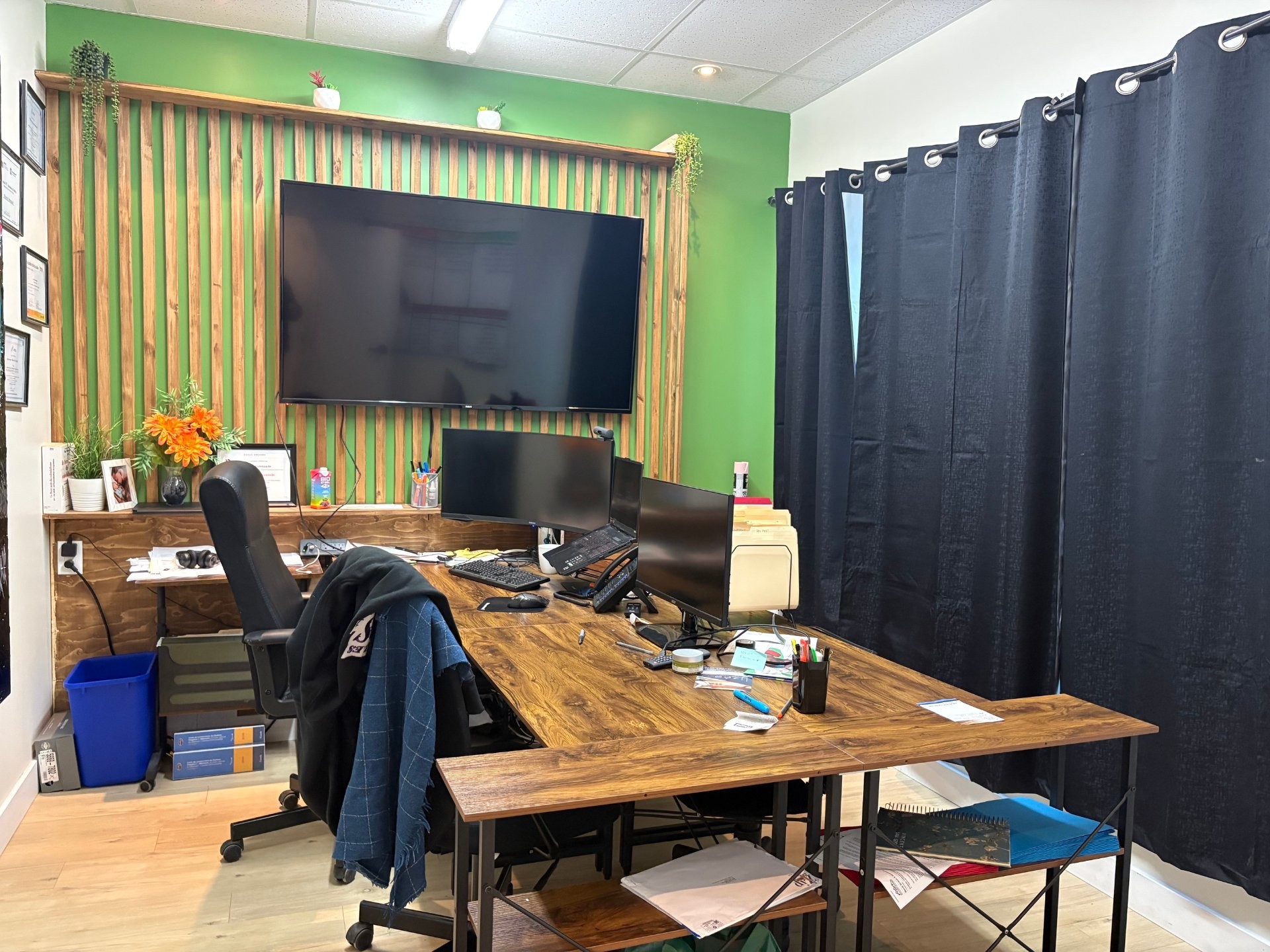









355


Boul. du Séminaire N.

, 2,
Saint-Jean-sur-Richelieu,




QC
J3B8C5

