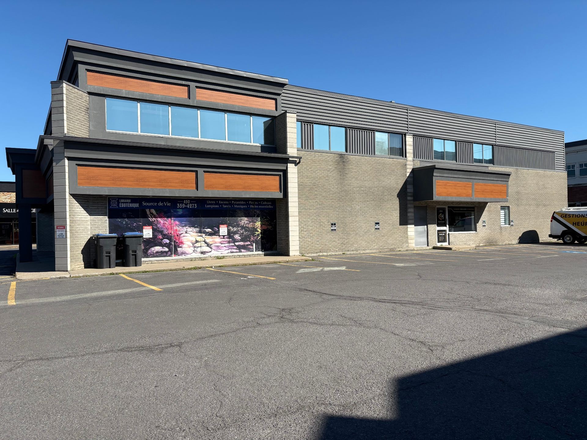 









355


Boul. du Séminaire N.

, 2,
Saint-Jean-sur-Richelieu,




QC
J3B8C5

