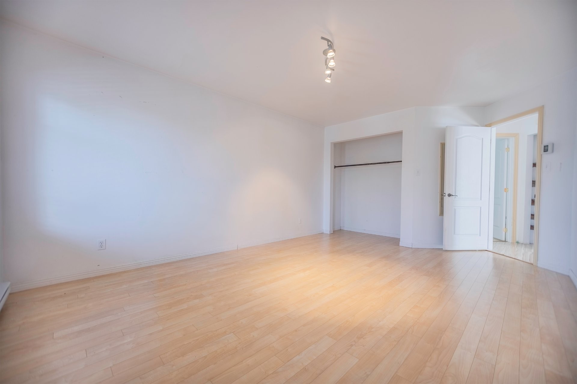 









2012

 - 2014


Rue St-Pierre

,
Longueuil (Le Vieux-Longueuil),




QC
J4P3K6

