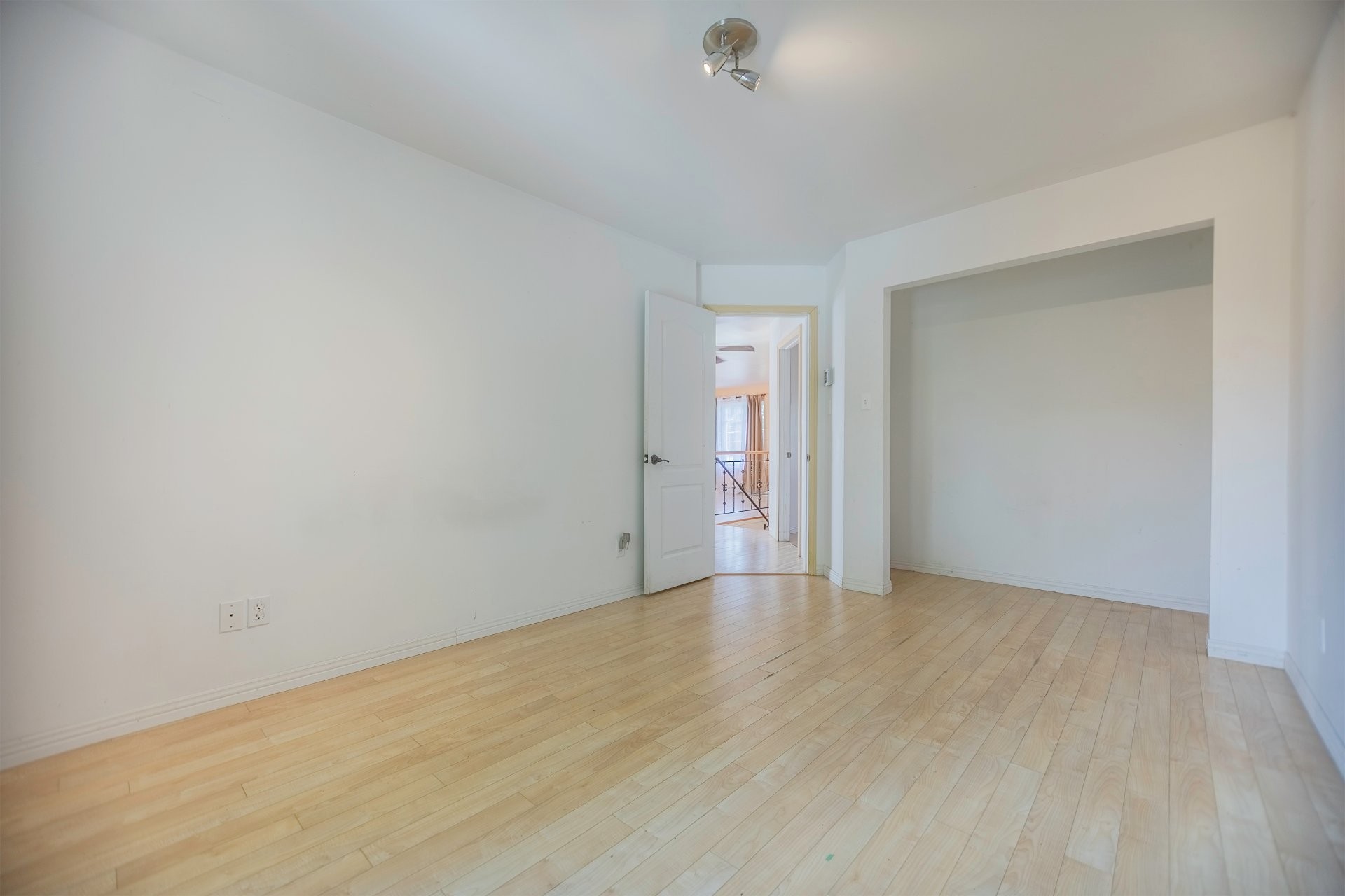 









2012

 - 2014


Rue St-Pierre

,
Longueuil (Le Vieux-Longueuil),




QC
J4P3K6

