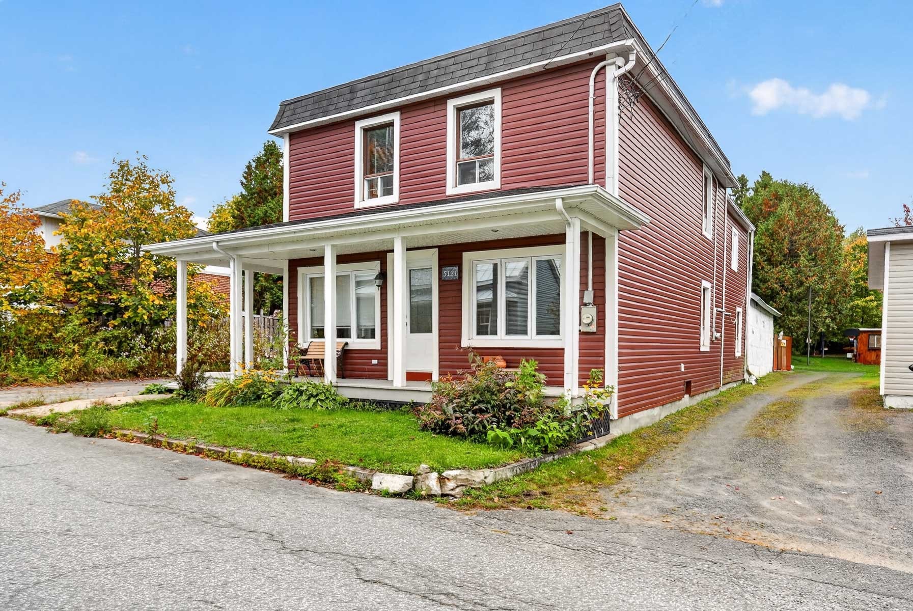









5121

 - 5125


Ch. des Pionniers

,
Shawinigan,




QC
G9T3N5

