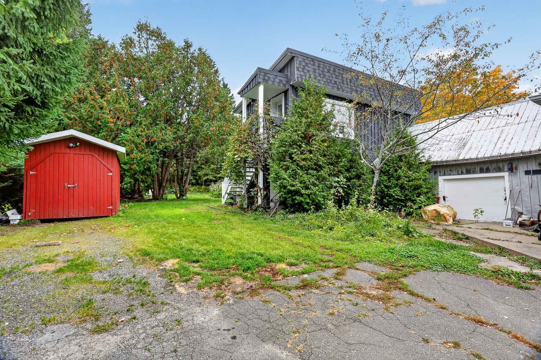 









5121

 - 5125


Ch. des Pionniers

,
Shawinigan,




QC
G9T3N5

