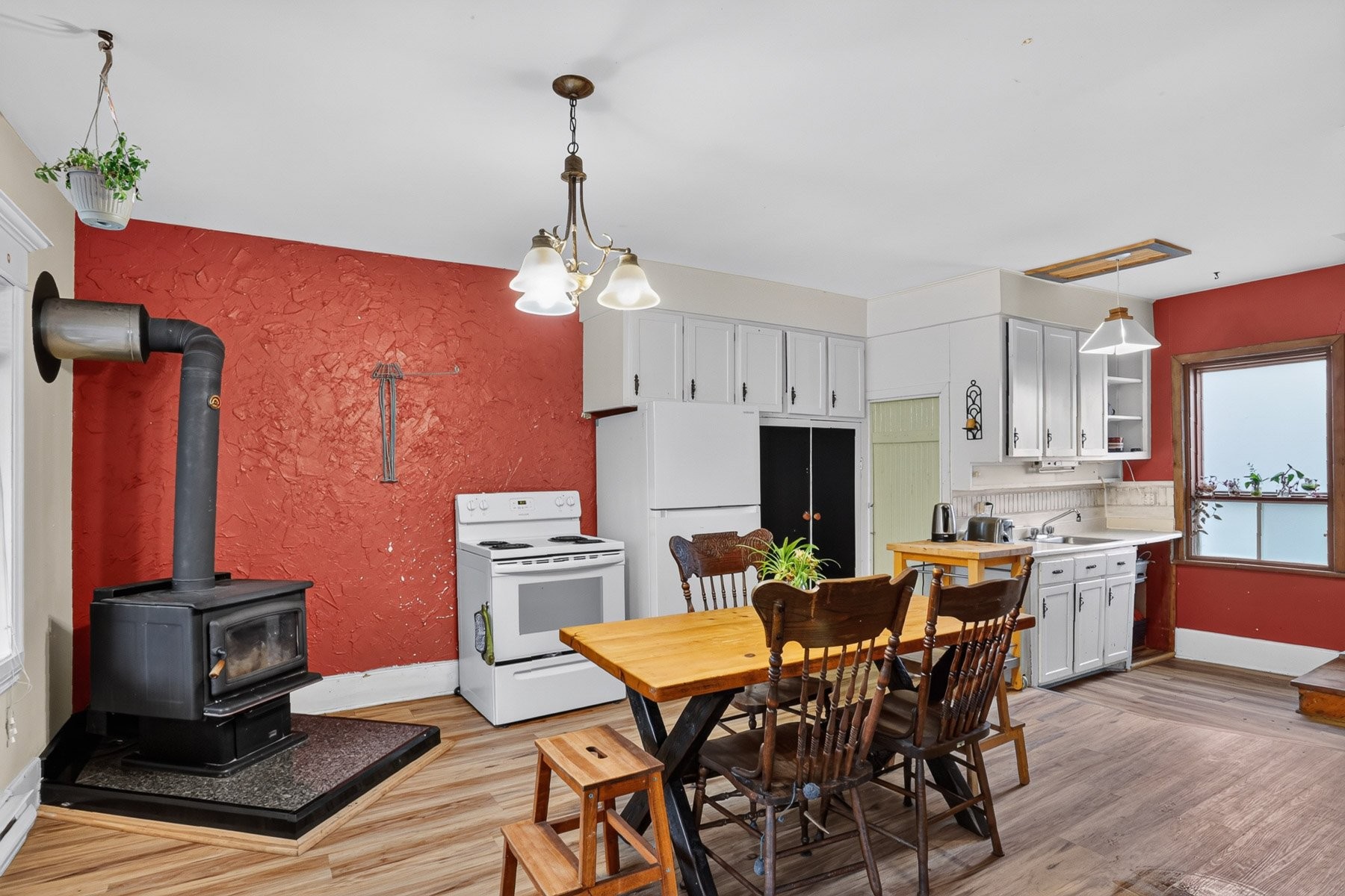 









5121

 - 5125


Ch. des Pionniers

,
Shawinigan,




QC
G9T3N5

