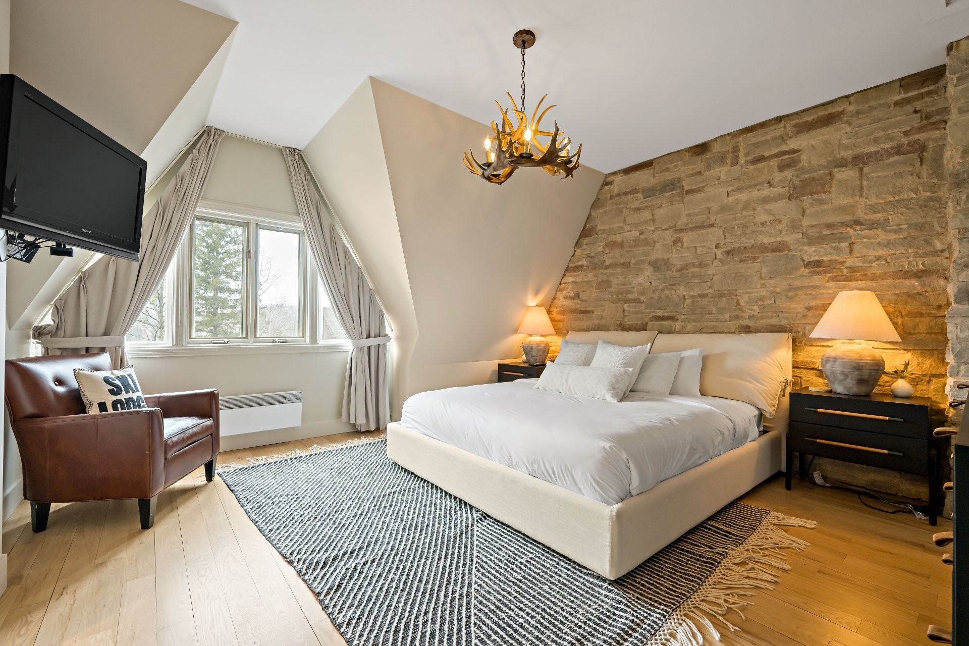 









218


Ch. de la Forêt

, 4,
Mont-Tremblant,




QC
J8E3K8


