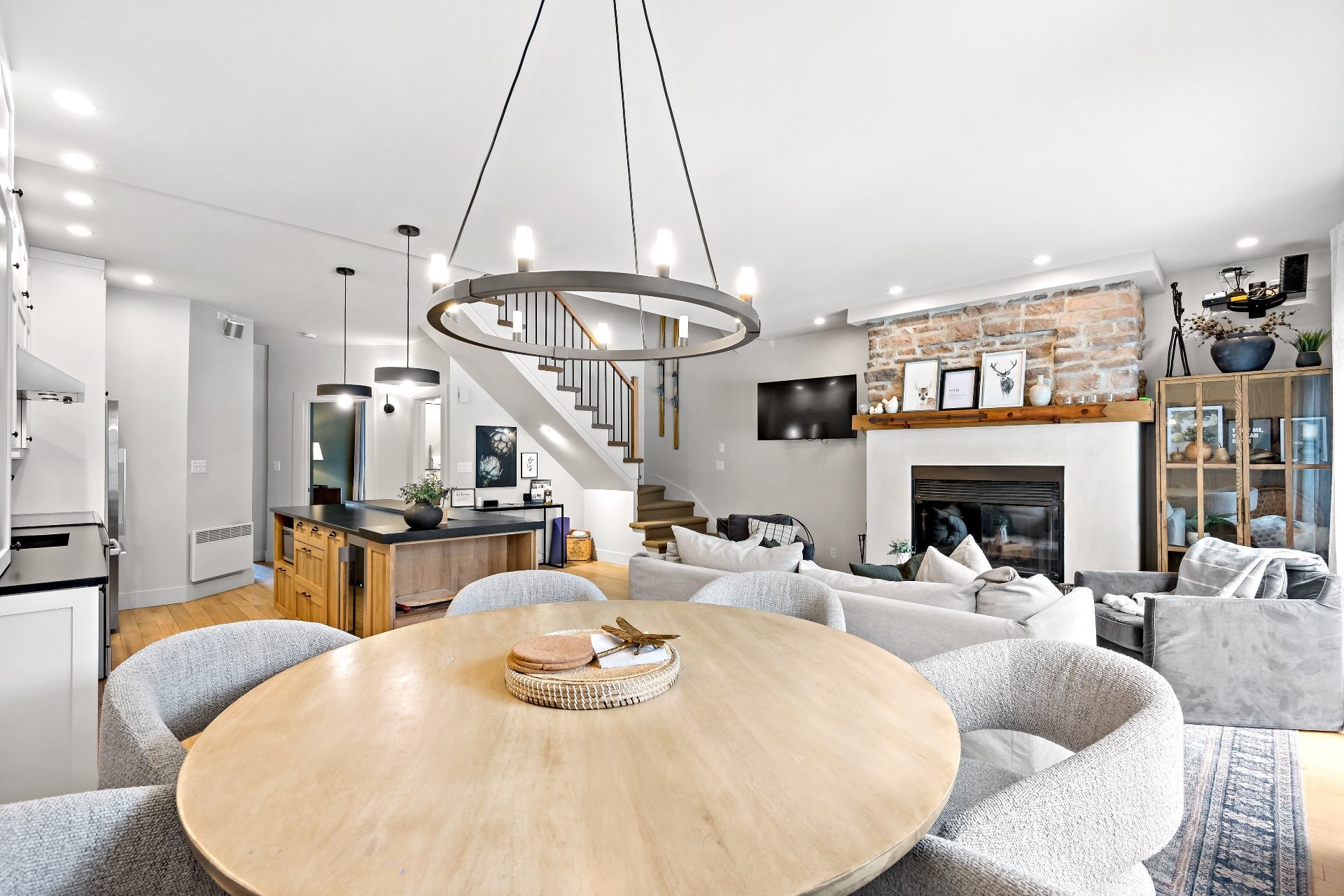 









218


Ch. de la Forêt

, 4,
Mont-Tremblant,




QC
J8E3K8

