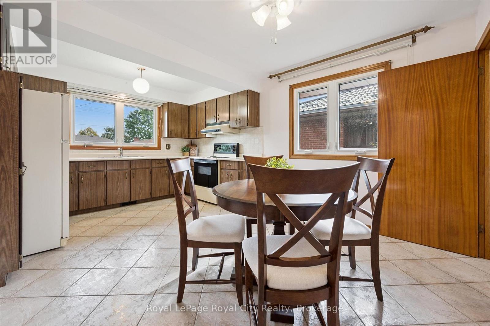 












27 PALERMO CRESCENT

,
Guelph (Grange Road),




Ontario
N1E2J8

