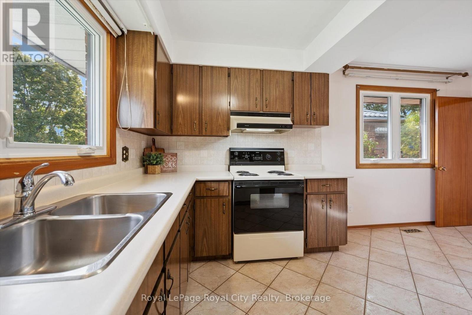 












27 PALERMO CRESCENT

,
Guelph (Grange Road),




Ontario
N1E2J8


