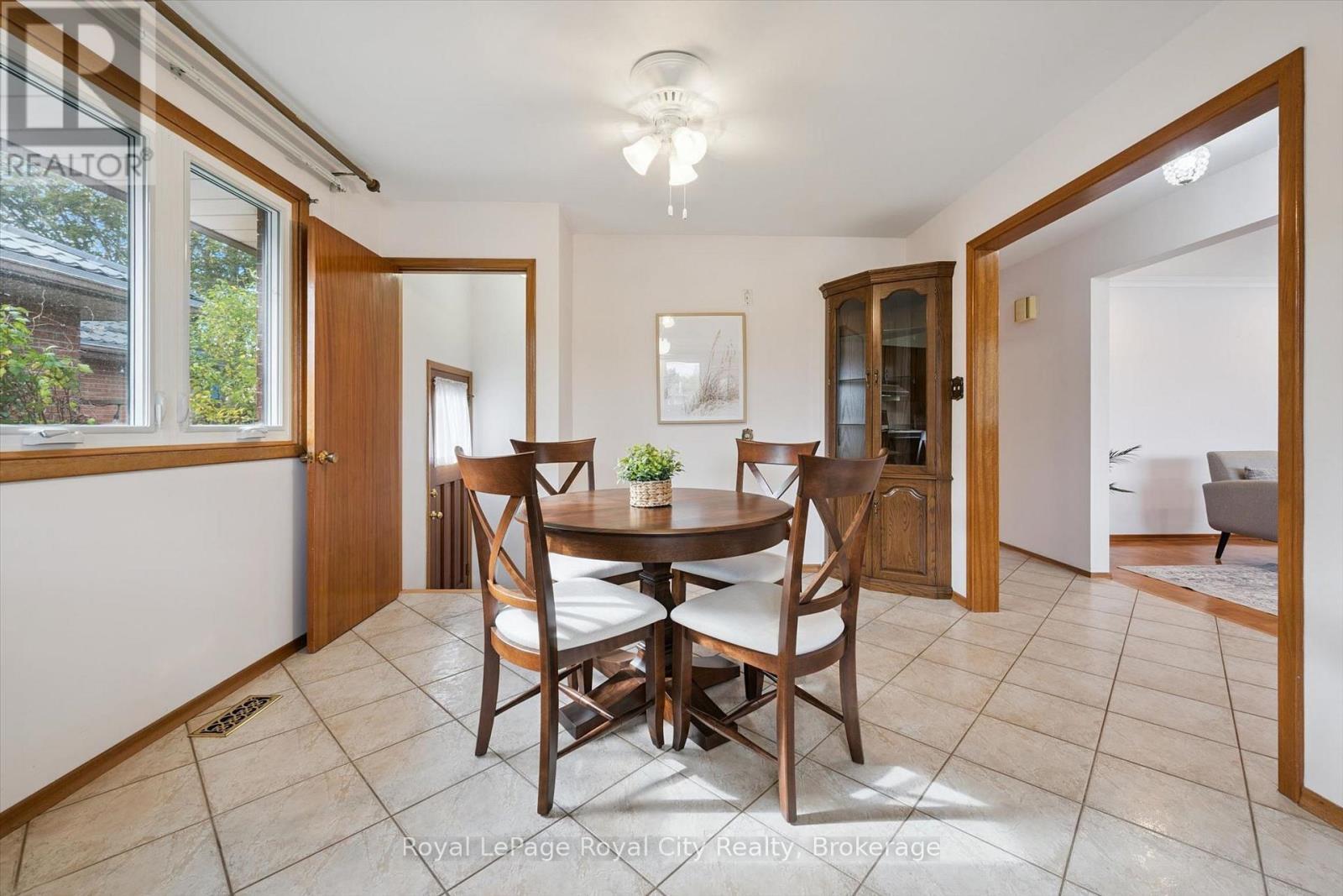 












27 PALERMO CRESCENT

,
Guelph (Grange Road),




Ontario
N1E2J8

