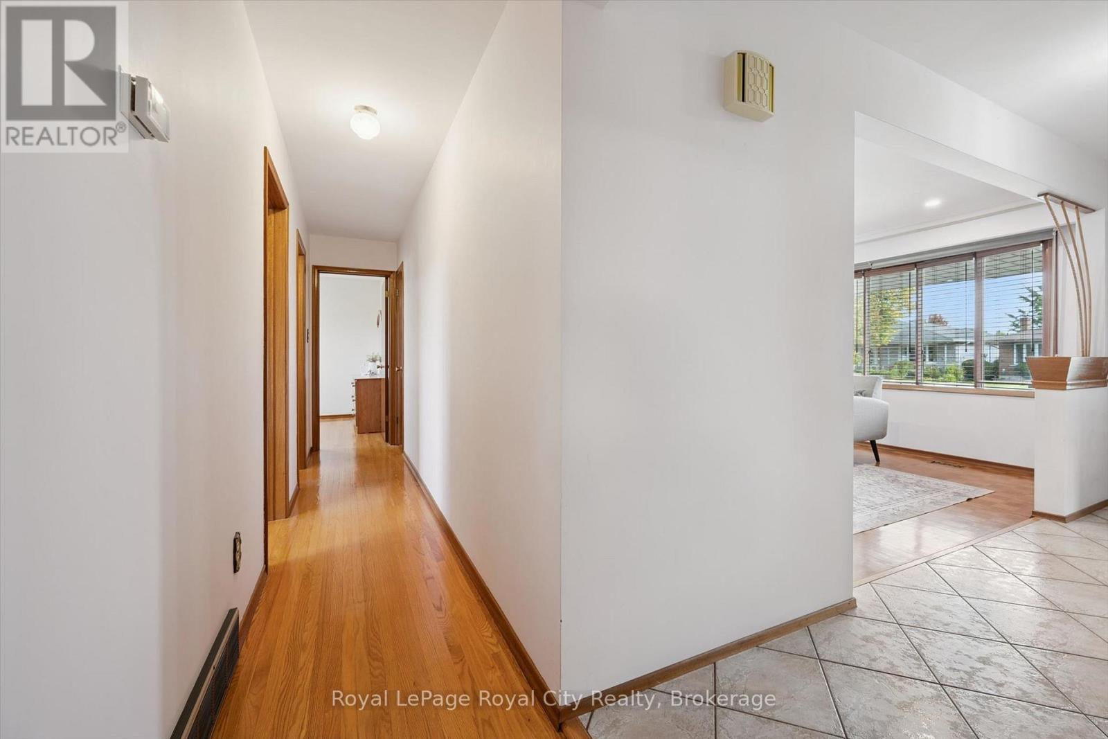 












27 PALERMO CRESCENT

,
Guelph (Grange Road),




Ontario
N1E2J8


