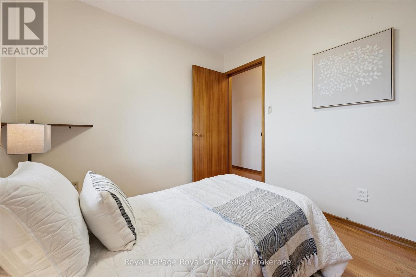 












27 PALERMO CRESCENT

,
Guelph (Grange Road),




Ontario
N1E2J8

