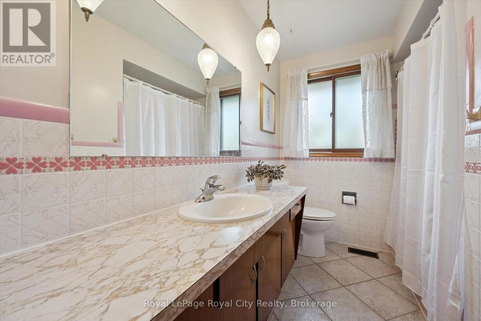 












27 PALERMO CRESCENT

,
Guelph (Grange Road),




Ontario
N1E2J8

