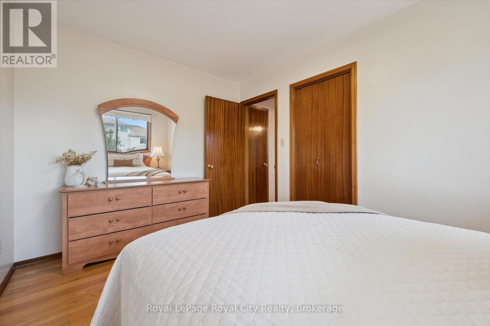 












27 PALERMO CRESCENT

,
Guelph (Grange Road),




Ontario
N1E2J8

