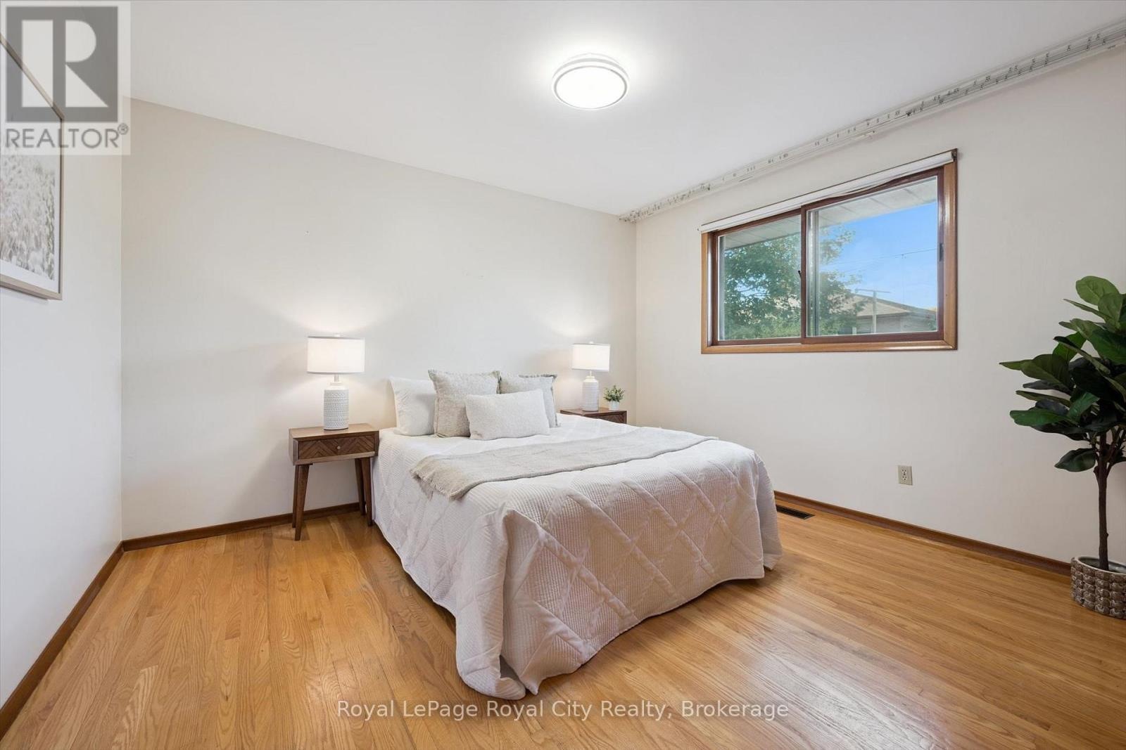 












27 PALERMO CRESCENT

,
Guelph (Grange Road),




Ontario
N1E2J8

