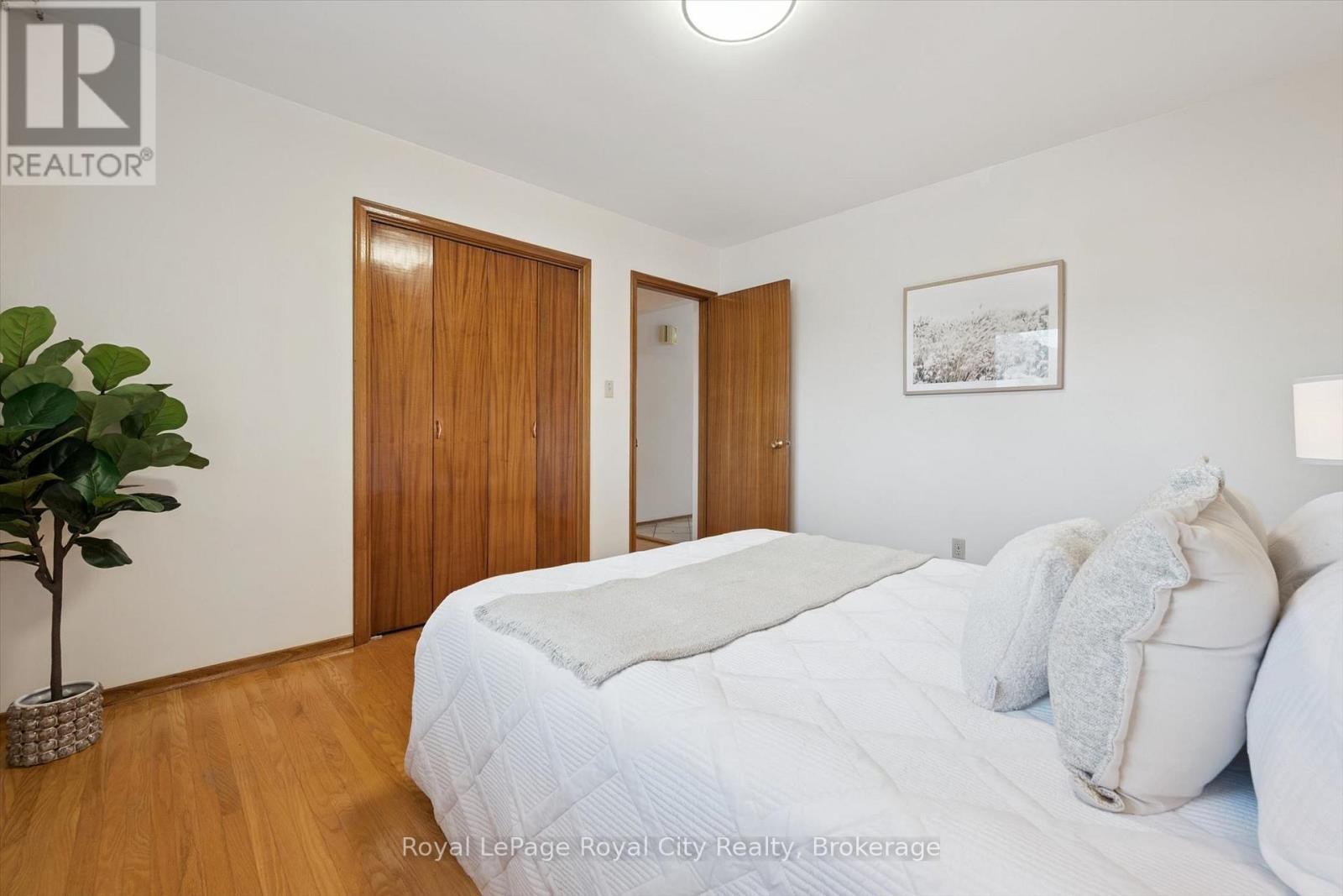 












27 PALERMO CRESCENT

,
Guelph (Grange Road),




Ontario
N1E2J8

