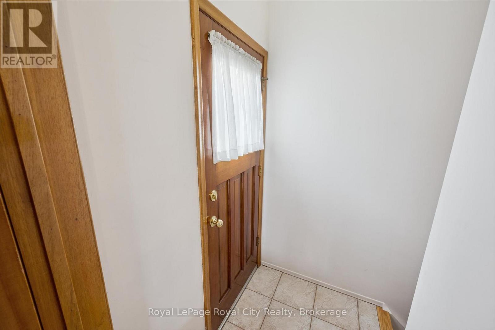 












27 PALERMO CRESCENT

,
Guelph (Grange Road),




Ontario
N1E2J8

