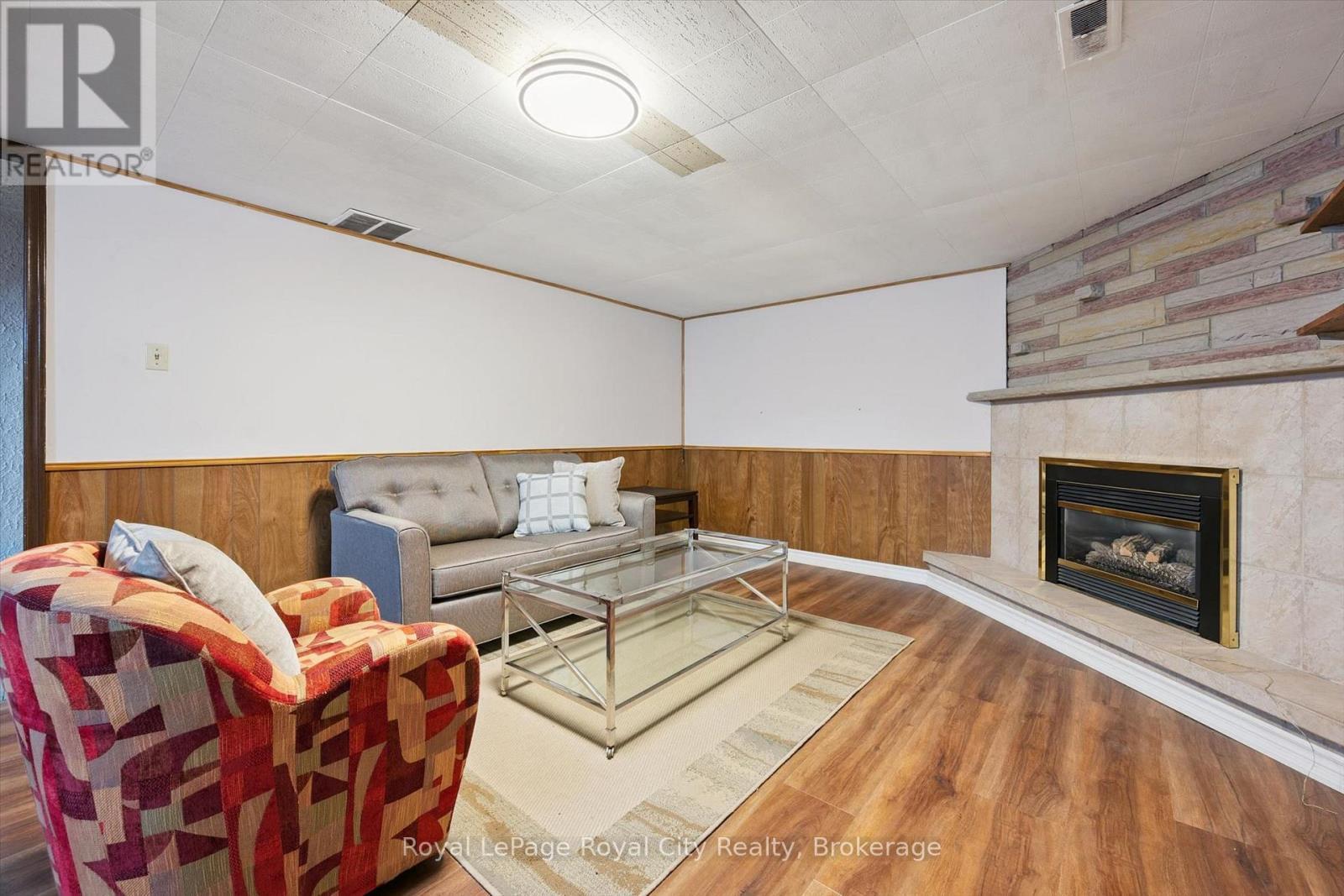 












27 PALERMO CRESCENT

,
Guelph (Grange Road),




Ontario
N1E2J8

