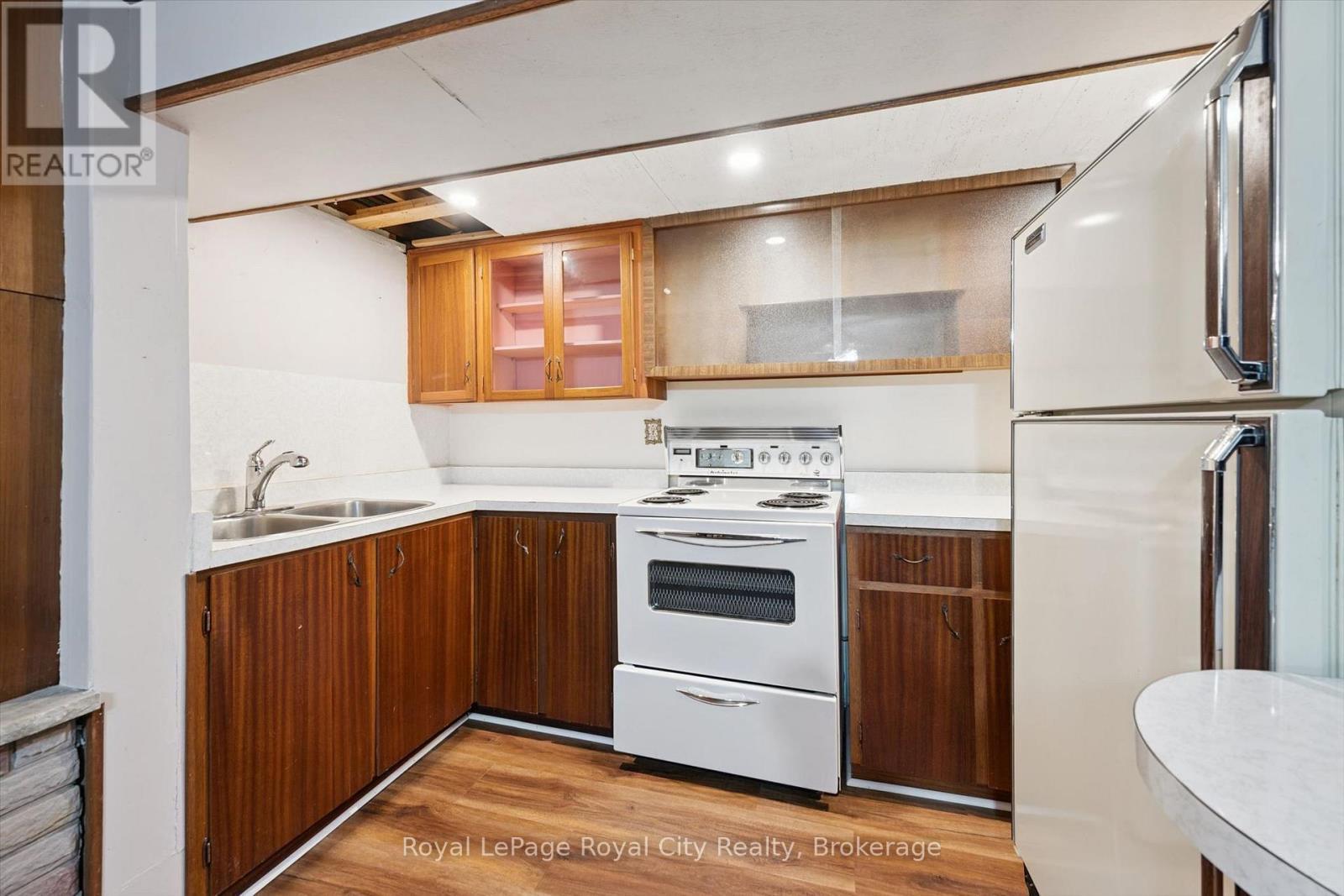 












27 PALERMO CRESCENT

,
Guelph (Grange Road),




Ontario
N1E2J8

