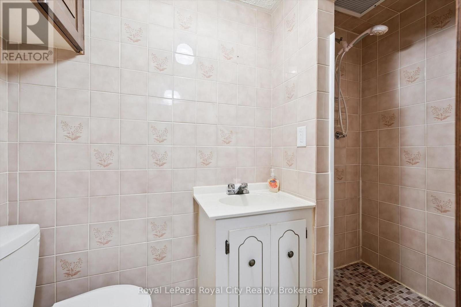 












27 PALERMO CRESCENT

,
Guelph (Grange Road),




Ontario
N1E2J8

