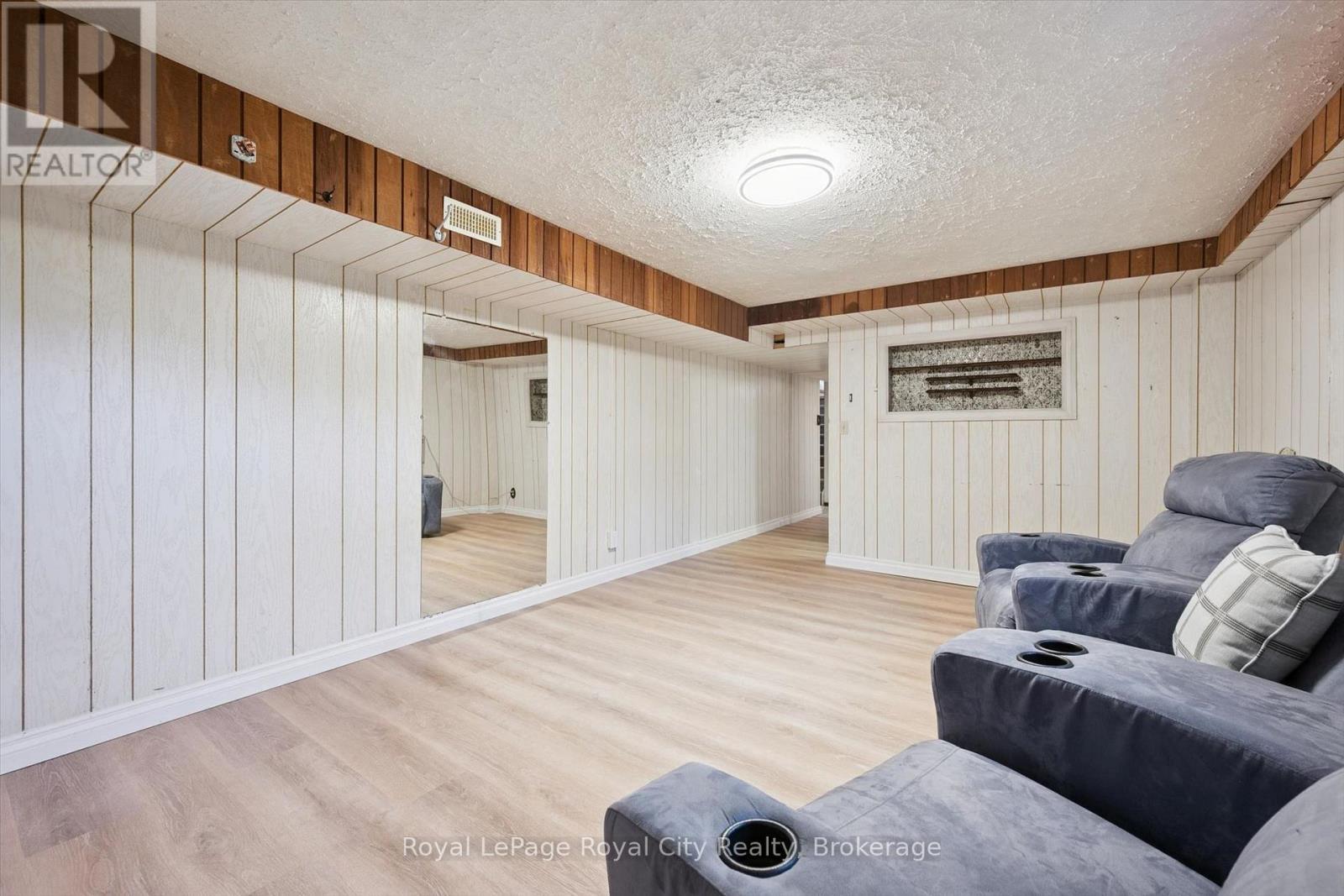 












27 PALERMO CRESCENT

,
Guelph (Grange Road),




Ontario
N1E2J8

