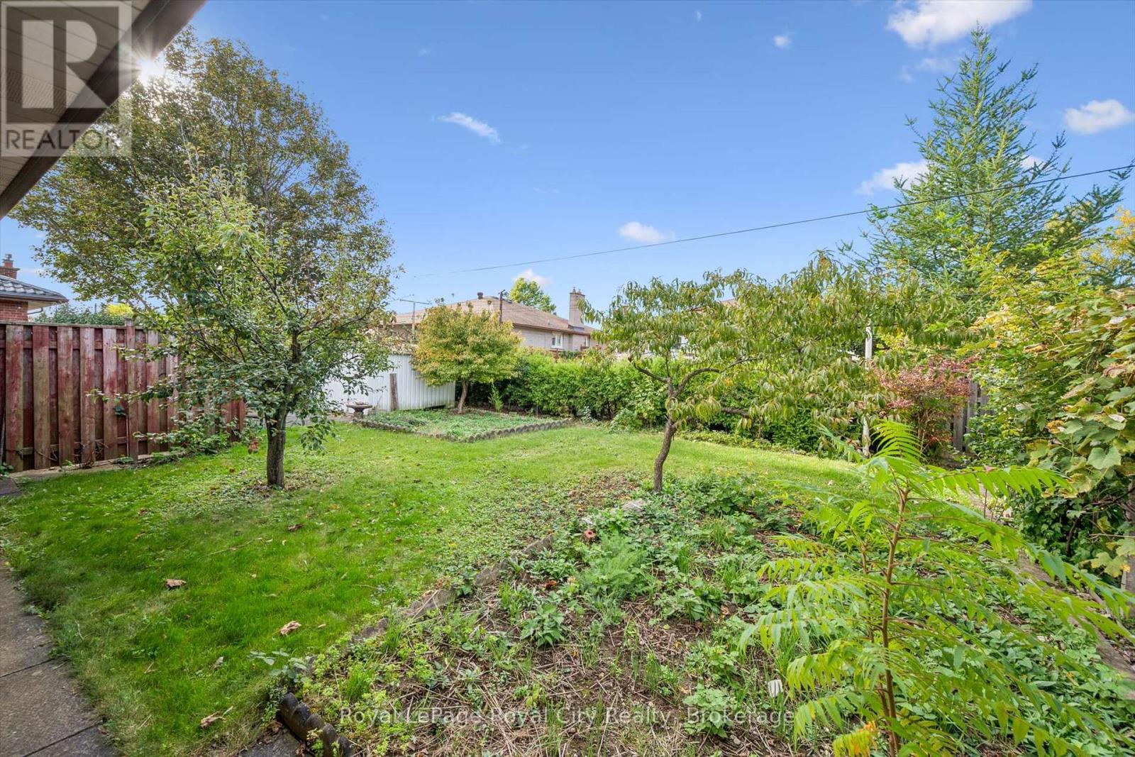 












27 PALERMO CRESCENT

,
Guelph (Grange Road),




Ontario
N1E2J8

