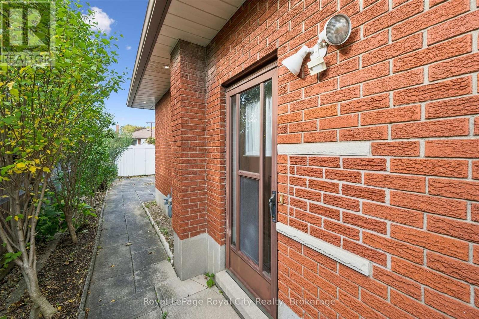 












27 PALERMO CRESCENT

,
Guelph (Grange Road),




Ontario
N1E2J8

