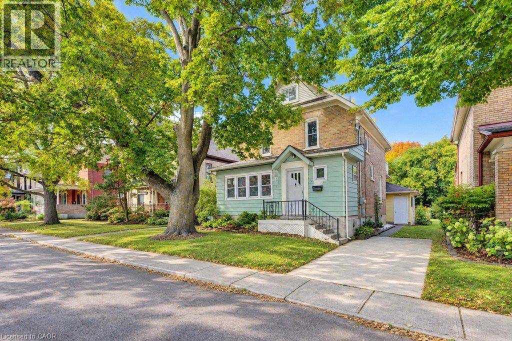 












4 JAMES Street

,
Elmira,




Ontario
N3B1L5

