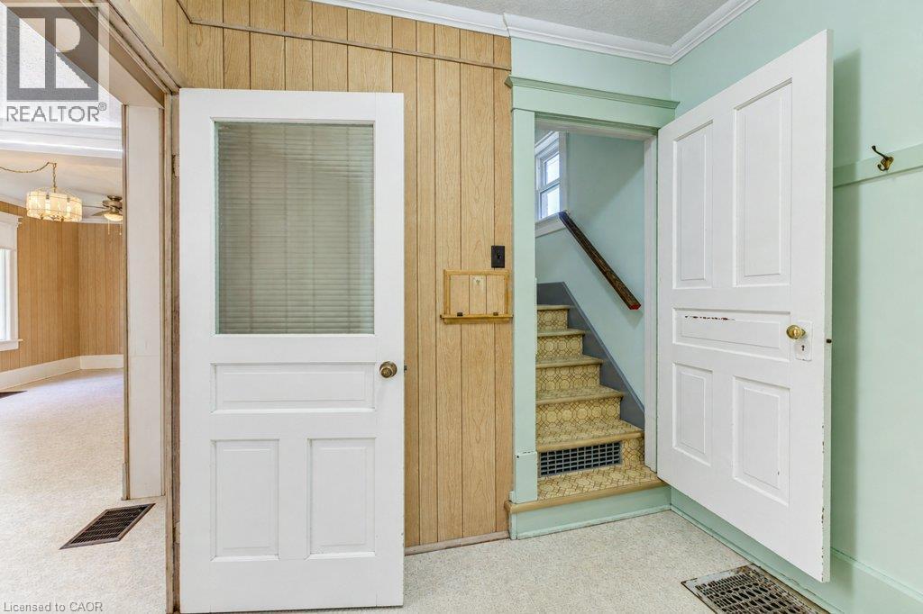 












4 JAMES Street

,
Elmira,




Ontario
N3B1L5

