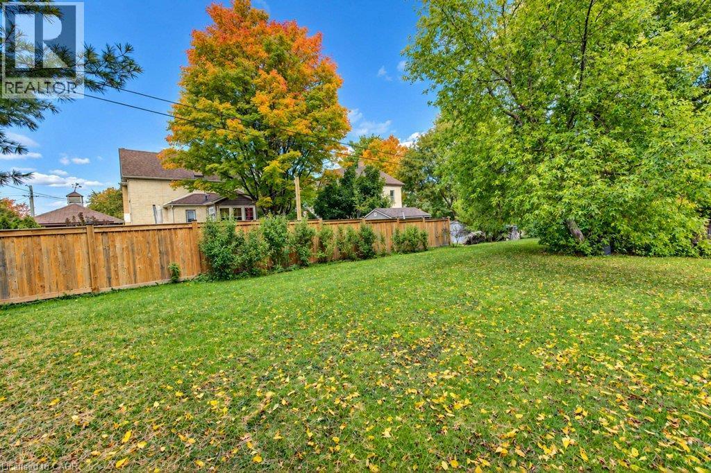












4 JAMES Street

,
Elmira,




Ontario
N3B1L5

