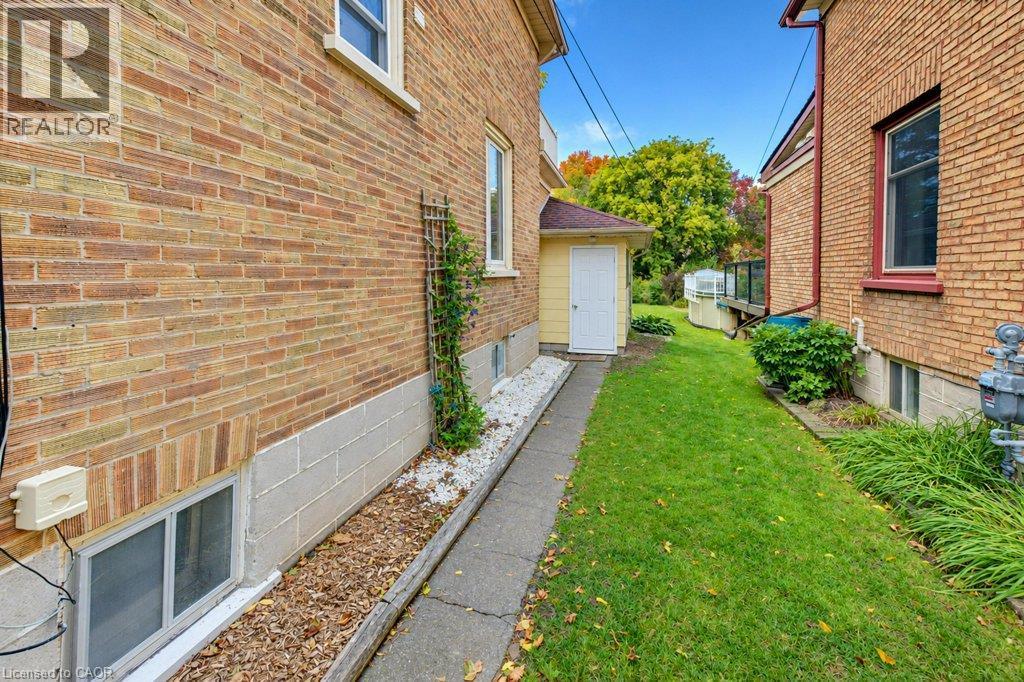 












4 JAMES Street

,
Elmira,




Ontario
N3B1L5

