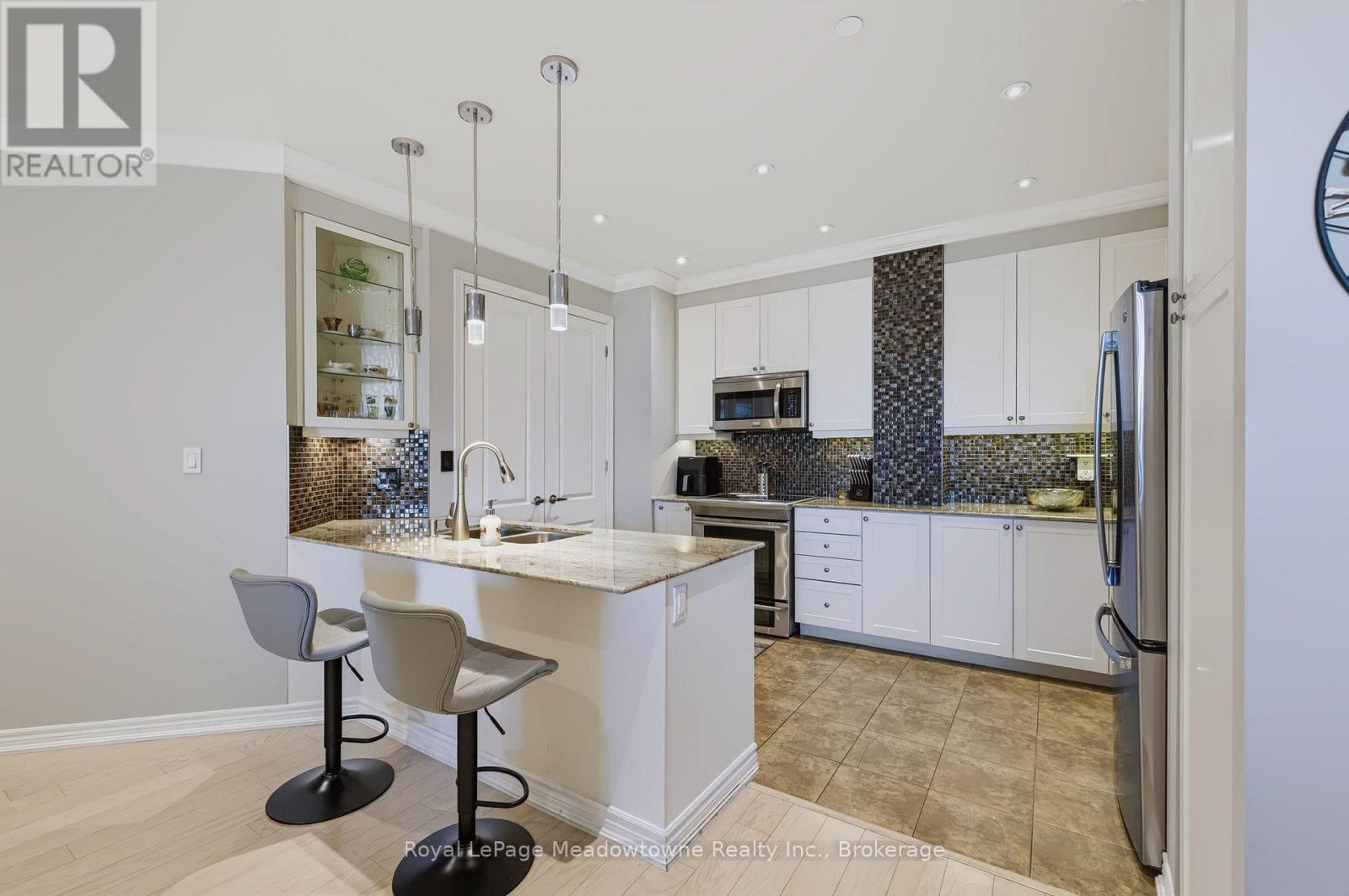 












301 - 33 WHITMER STREET

,
Milton (SC Scott),




Ontario
L9T8P9

