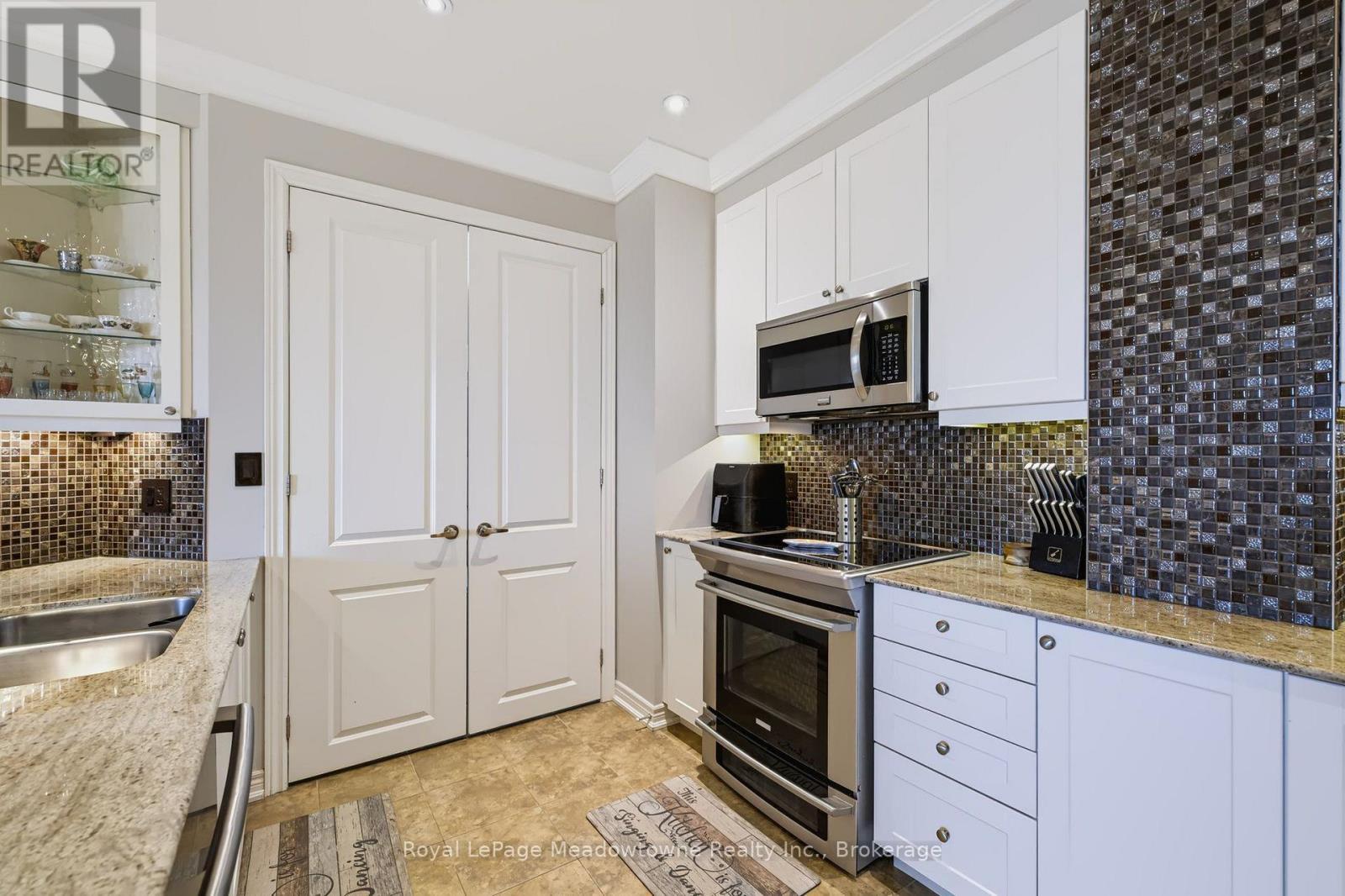 












301 - 33 WHITMER STREET

,
Milton (SC Scott),




Ontario
L9T8P9

