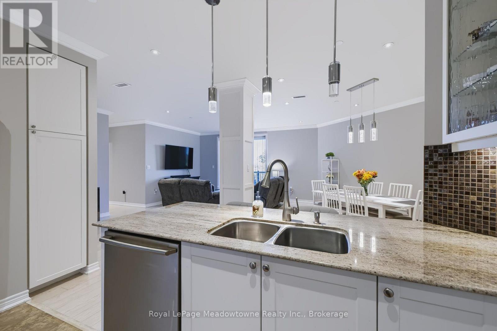 












301 - 33 WHITMER STREET

,
Milton (SC Scott),




Ontario
L9T8P9

