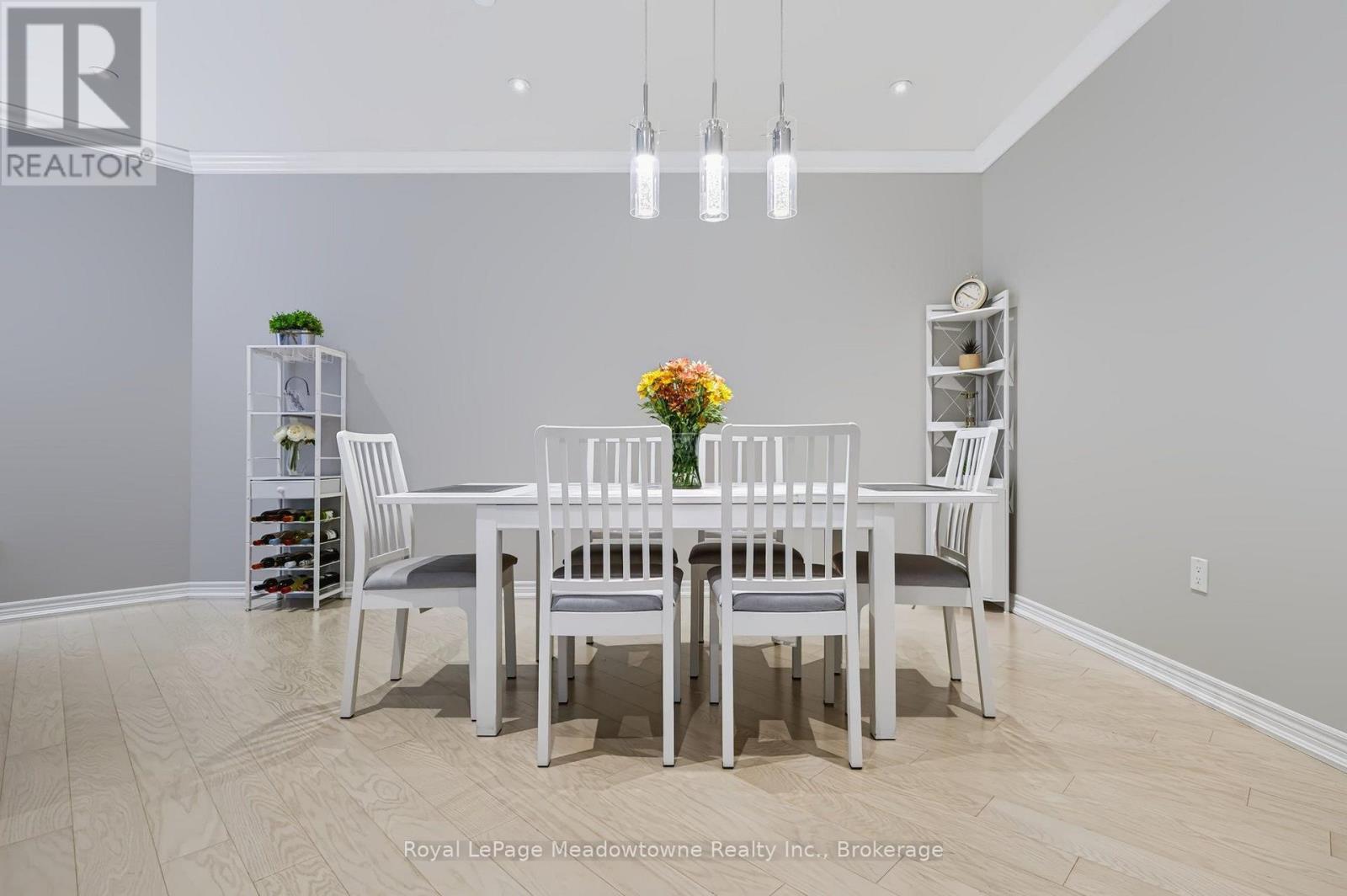 












301 - 33 WHITMER STREET

,
Milton (SC Scott),




Ontario
L9T8P9

