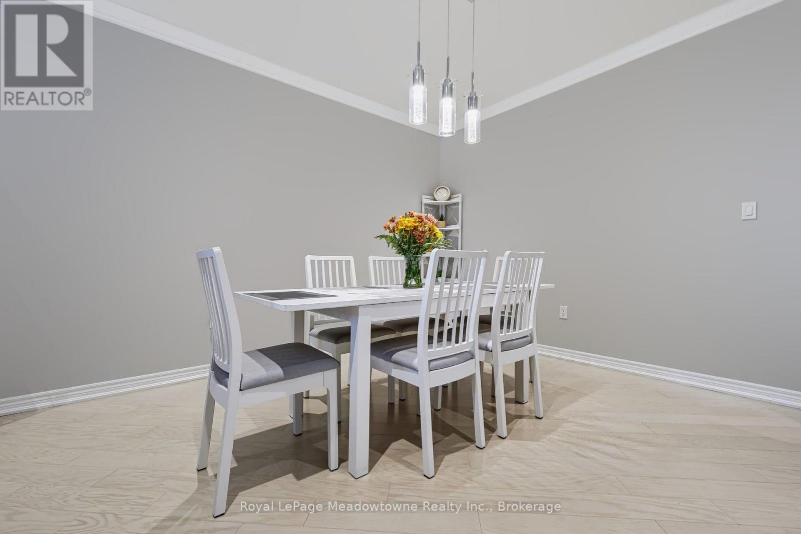 












301 - 33 WHITMER STREET

,
Milton (SC Scott),




Ontario
L9T8P9

