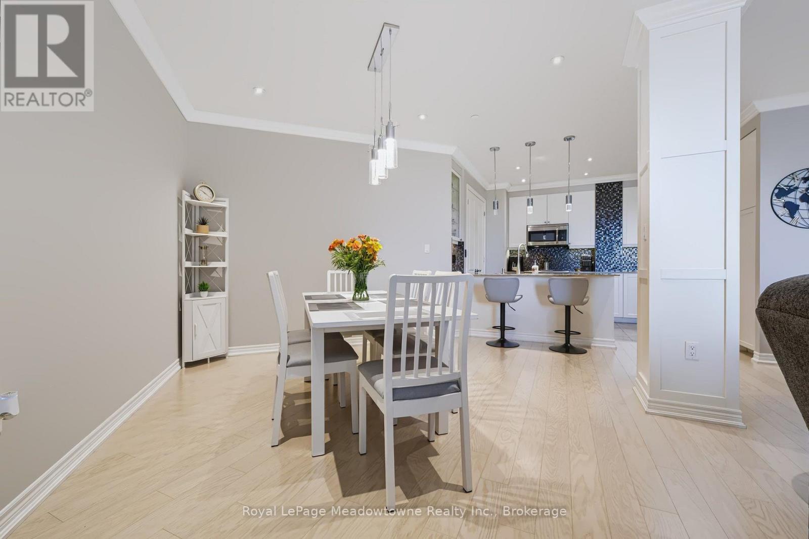 












301 - 33 WHITMER STREET

,
Milton (SC Scott),




Ontario
L9T8P9

