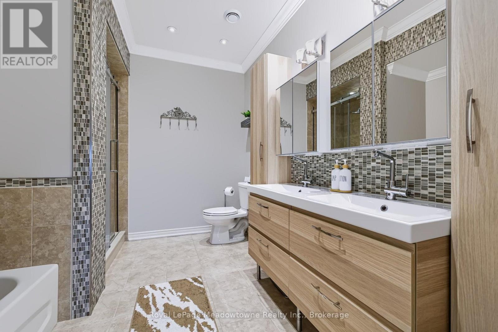 












301 - 33 WHITMER STREET

,
Milton (SC Scott),




Ontario
L9T8P9

