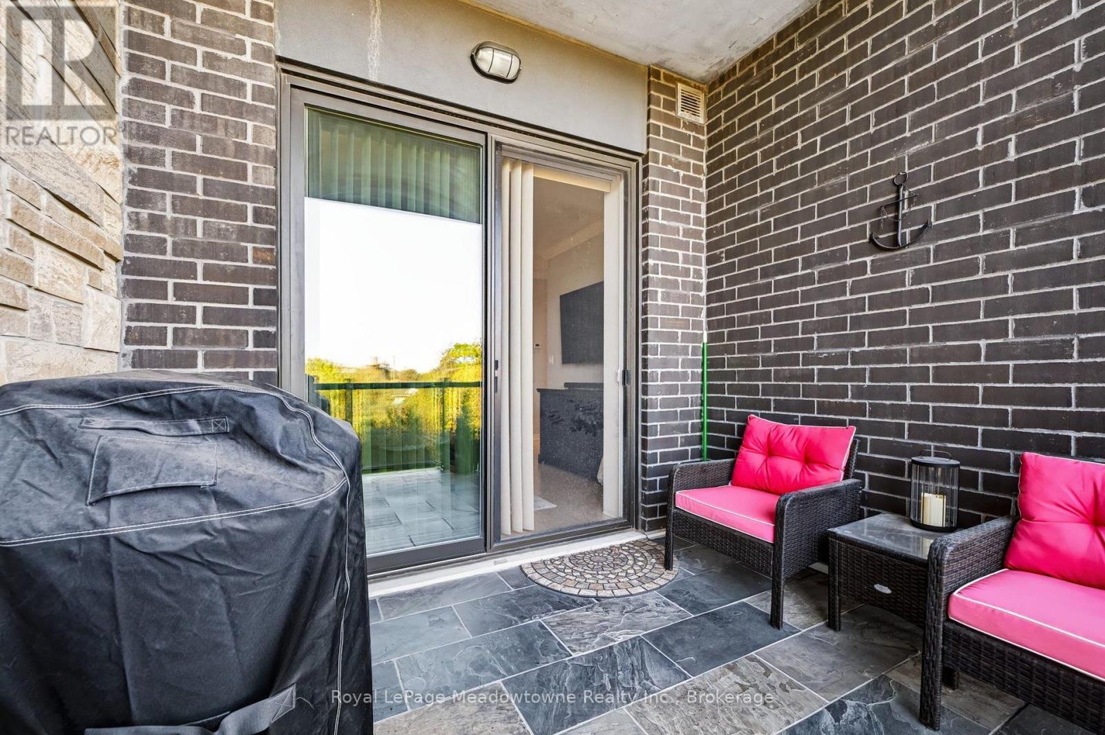 












301 - 33 WHITMER STREET

,
Milton (SC Scott),




Ontario
L9T8P9

