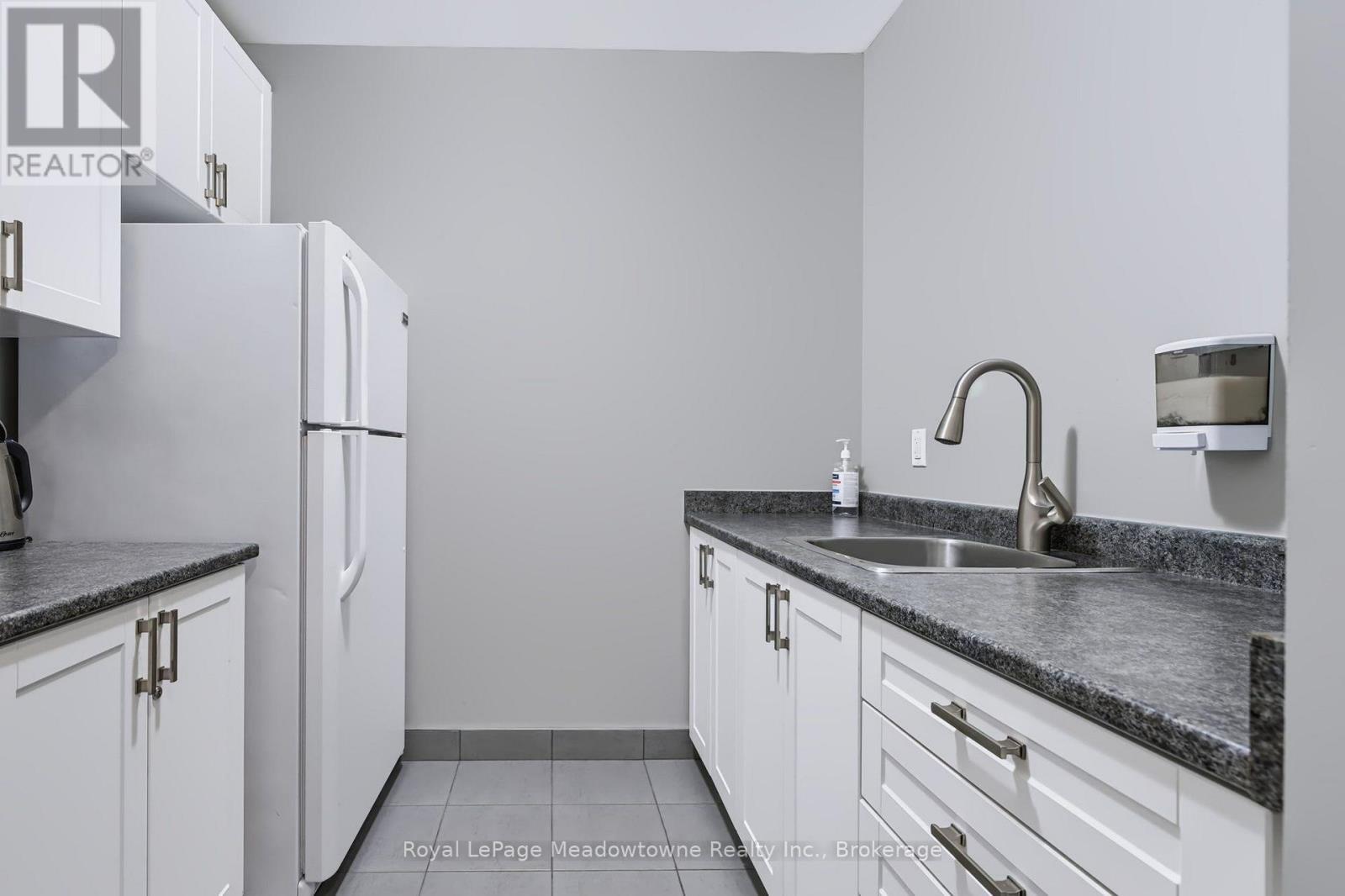 












301 - 33 WHITMER STREET

,
Milton (SC Scott),




Ontario
L9T8P9

