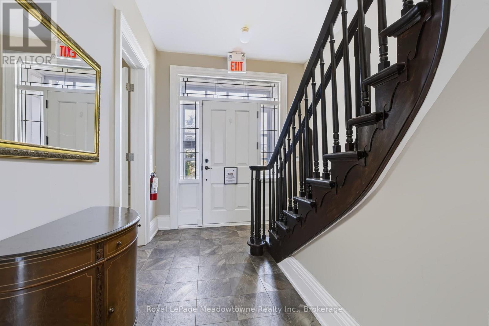 












301 - 33 WHITMER STREET

,
Milton (SC Scott),




Ontario
L9T8P9

