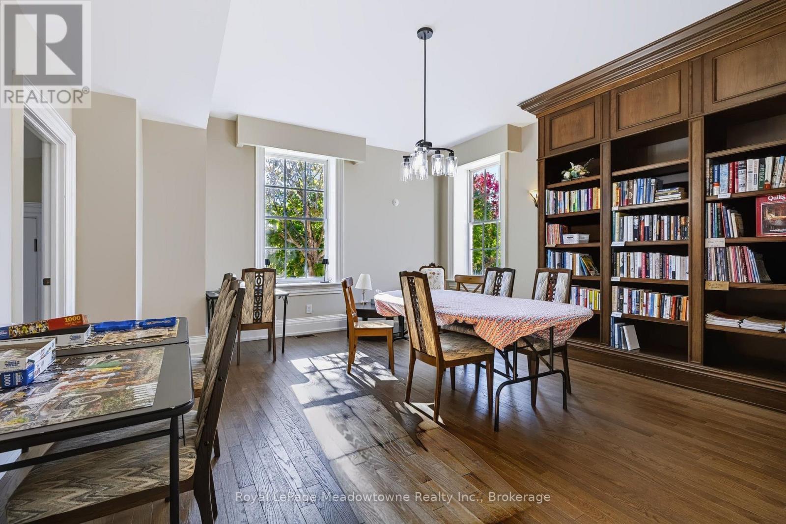 












301 - 33 WHITMER STREET

,
Milton (SC Scott),




Ontario
L9T8P9

