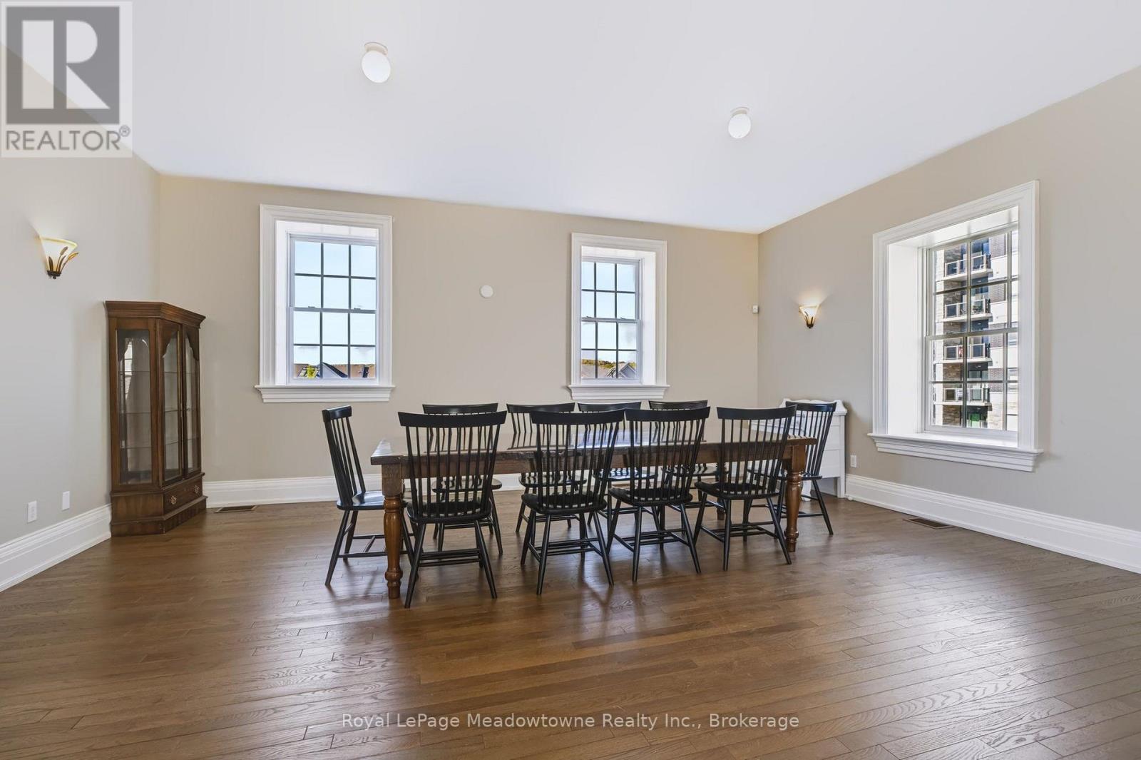












301 - 33 WHITMER STREET

,
Milton (SC Scott),




Ontario
L9T8P9

