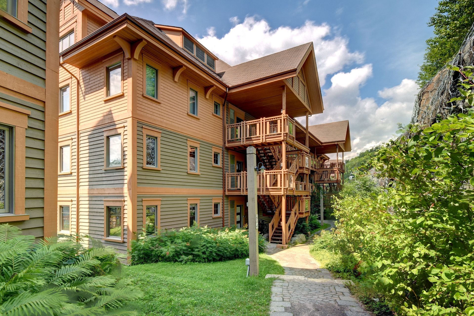 









170


Ch. au Pied-de-la-Montagne

, 7,
Mont-Tremblant,




QC
J8E3M2

