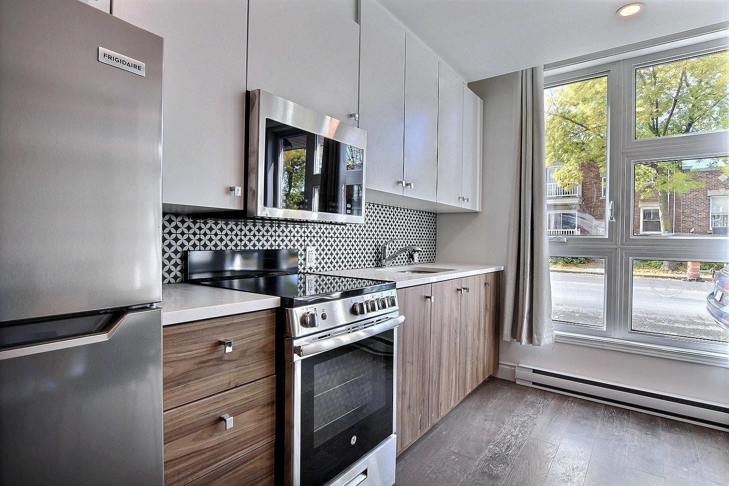 









2101

 - 2105


Rue Everett

,
Montréal (Villeray/Saint-Michel/Parc-Extension),




QC
H2E1P6


