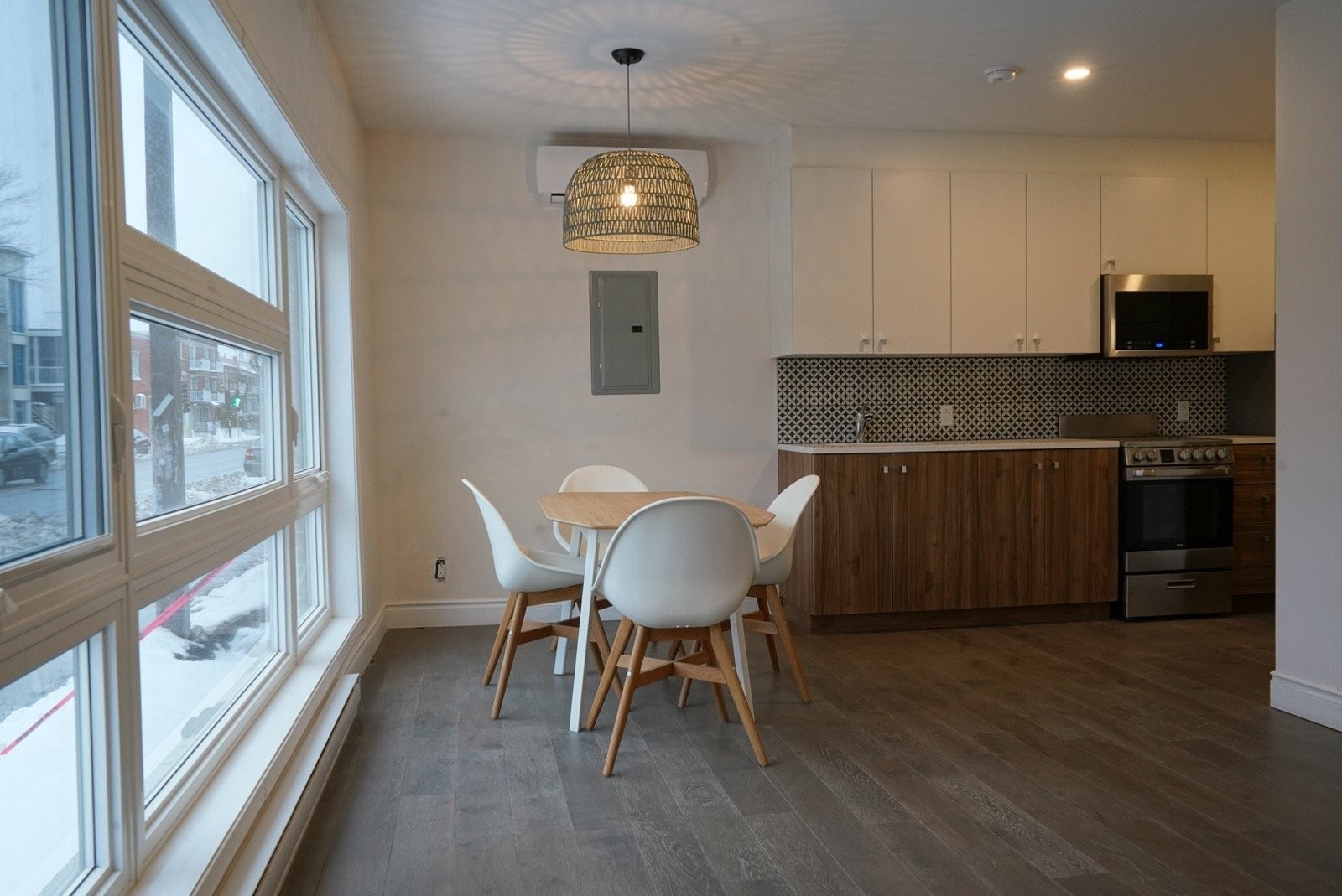 









2101

 - 2105


Rue Everett

,
Montréal (Villeray/Saint-Michel/Parc-Extension),




QC
H2E1P6

