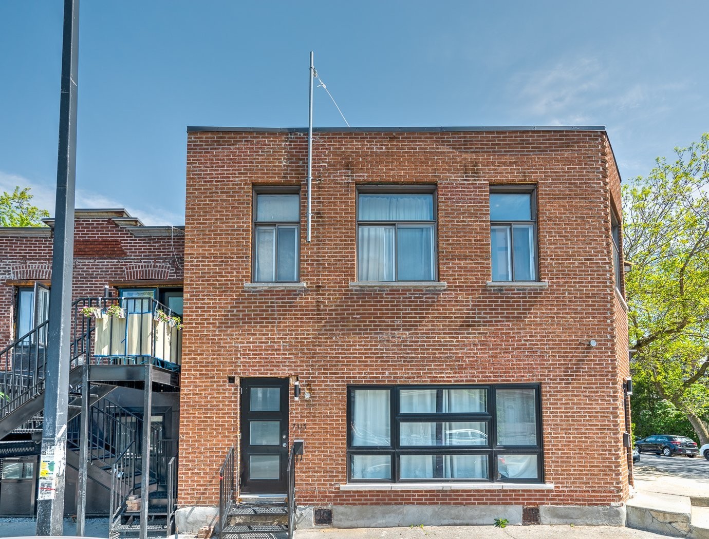 









2101

 - 2105


Rue Everett

,
Montréal (Villeray/Saint-Michel/Parc-Extension),




QC
H2E1P6

