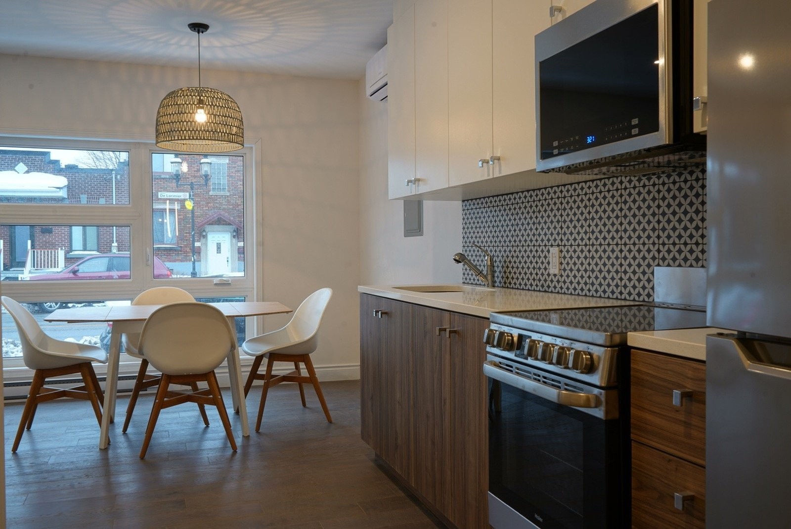 









2101

 - 2105


Rue Everett

,
Montréal (Villeray/Saint-Michel/Parc-Extension),




QC
H2E1P6

