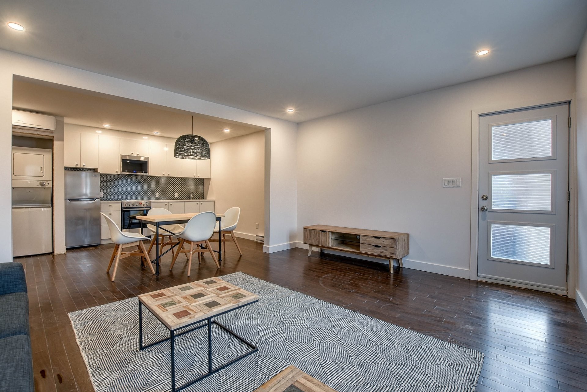 









2101

 - 2105


Rue Everett

,
Montréal (Villeray/Saint-Michel/Parc-Extension),




QC
H2E1P6

