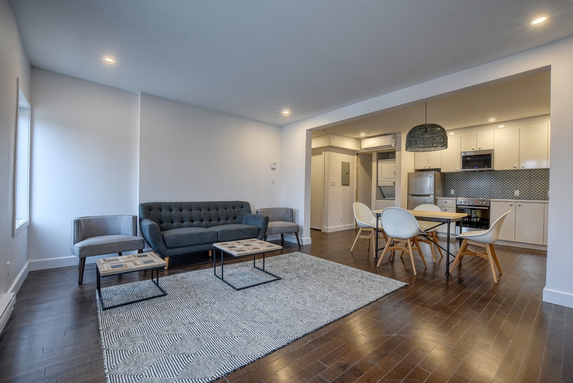 









2101

 - 2105


Rue Everett

,
Montréal (Villeray/Saint-Michel/Parc-Extension),




QC
H2E1P6

